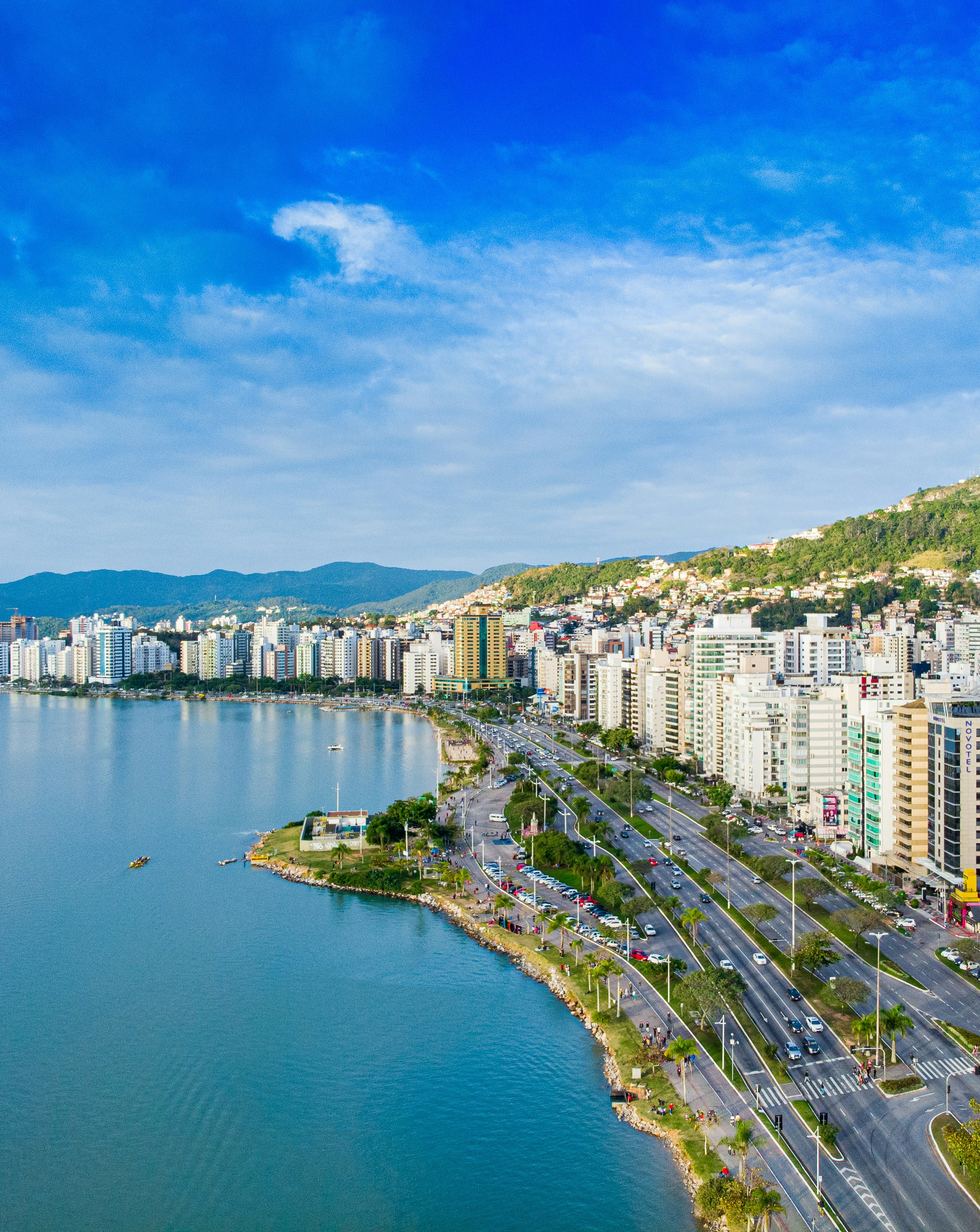 Avenida Beira-Mar Norte e a baía de Florianópolis, Santa Catarina